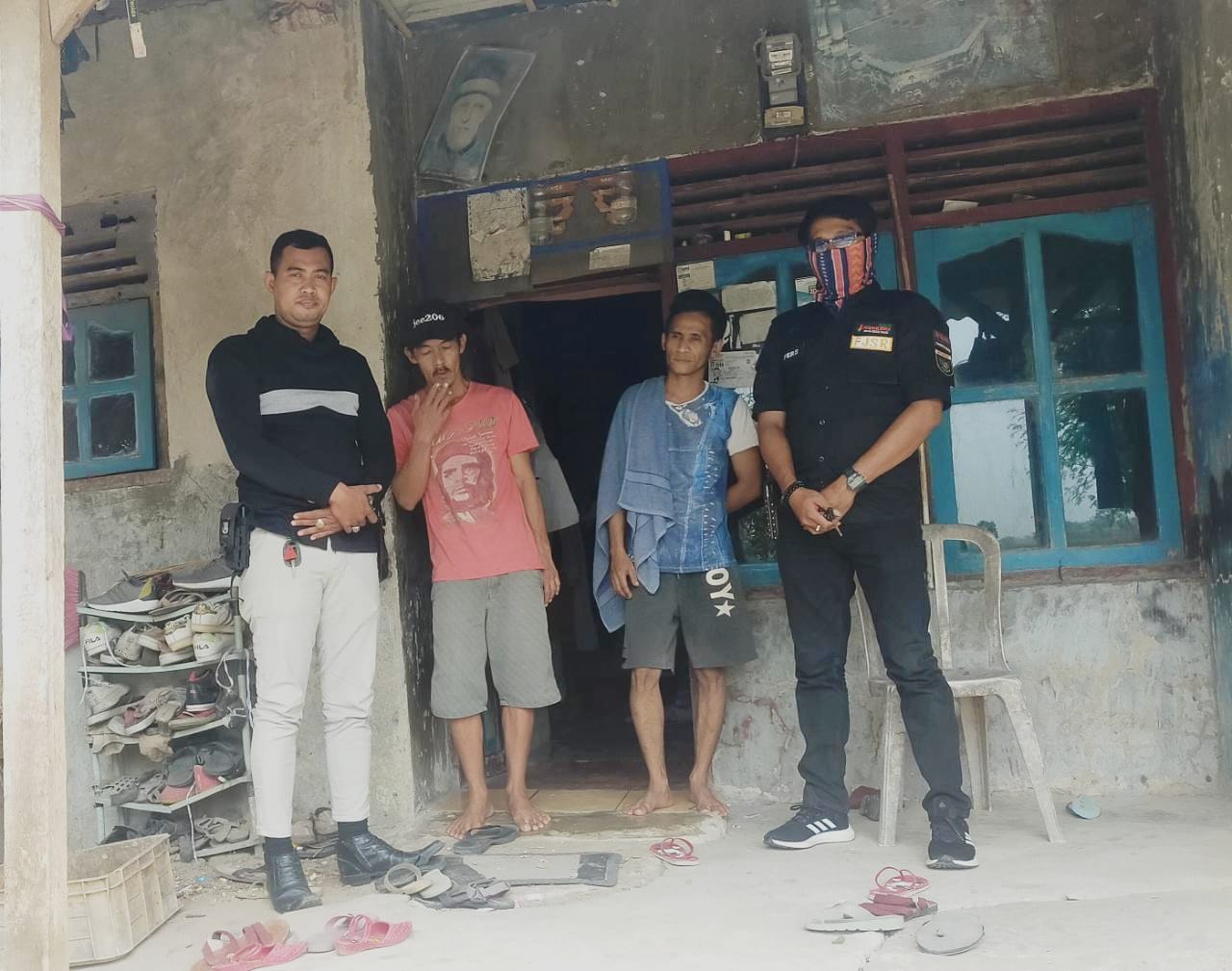 Orang Tua ( MS ) Tersangka Judi di Depan Kantor Desa Lamaran Pasrah Anaknya Ditangkap Polisi