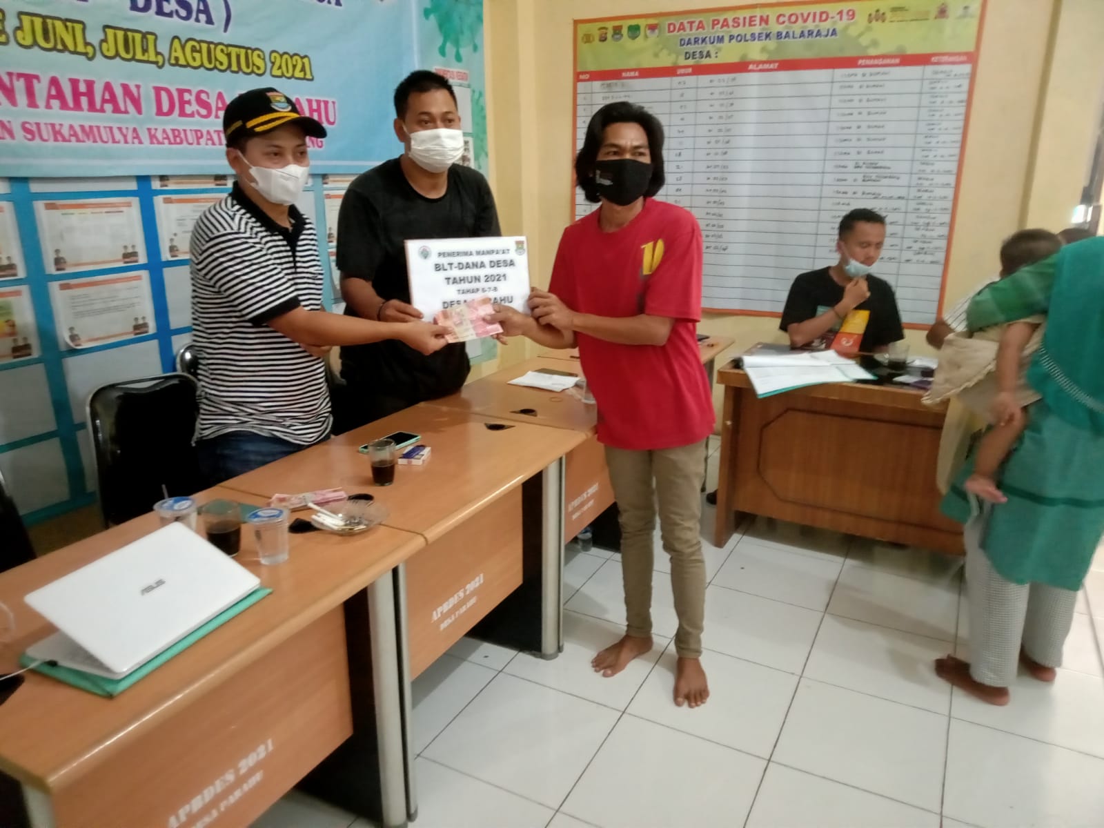 Pemdes Perahu Sukamulya Kabupaten Tangerang distribusikan Blt dana desa ke 119 Kpm