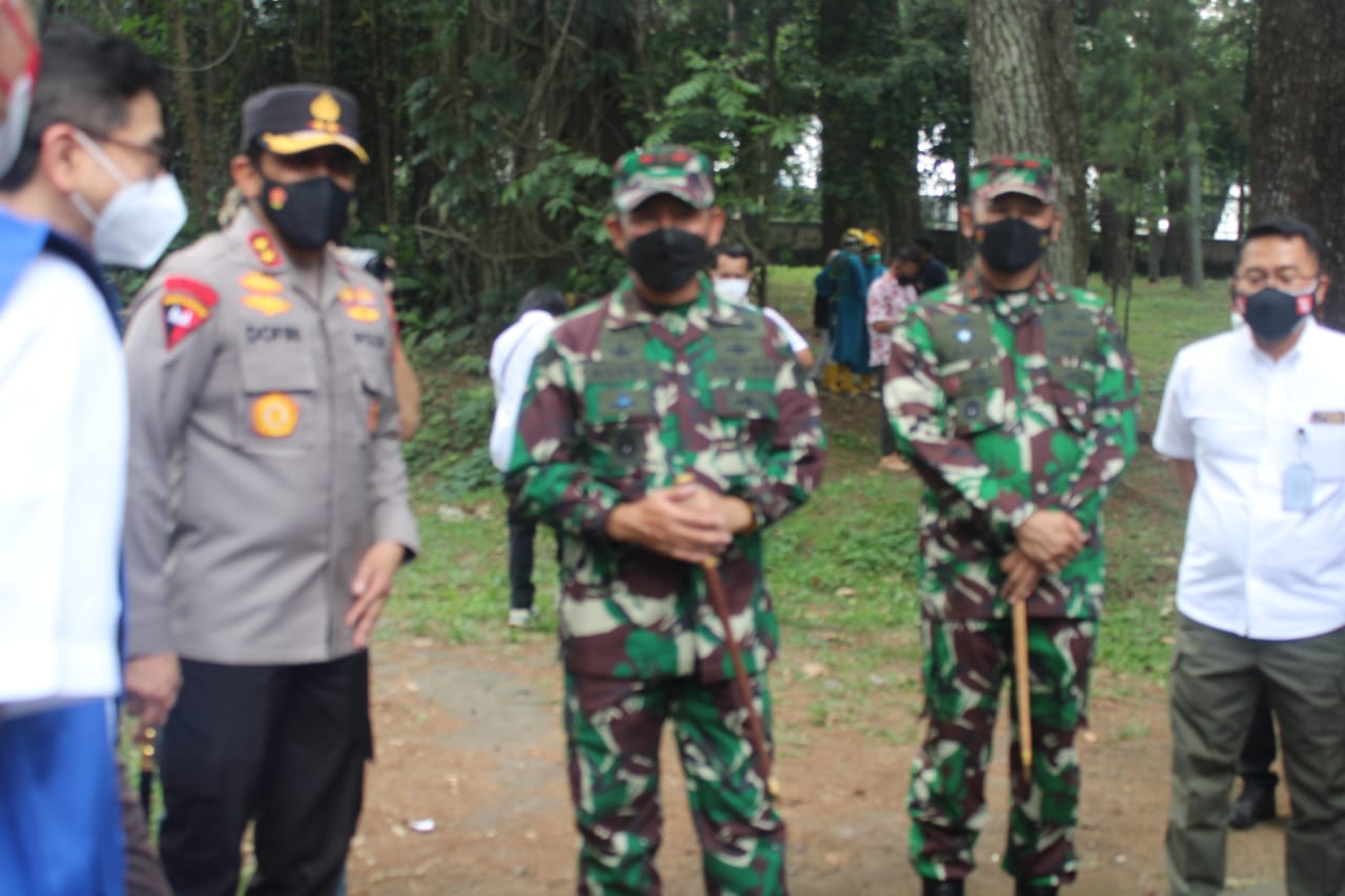 Pangdam III/Siliwangi Tinjau Langsung Serbuan Vaksinasi Pelajar di Bogor