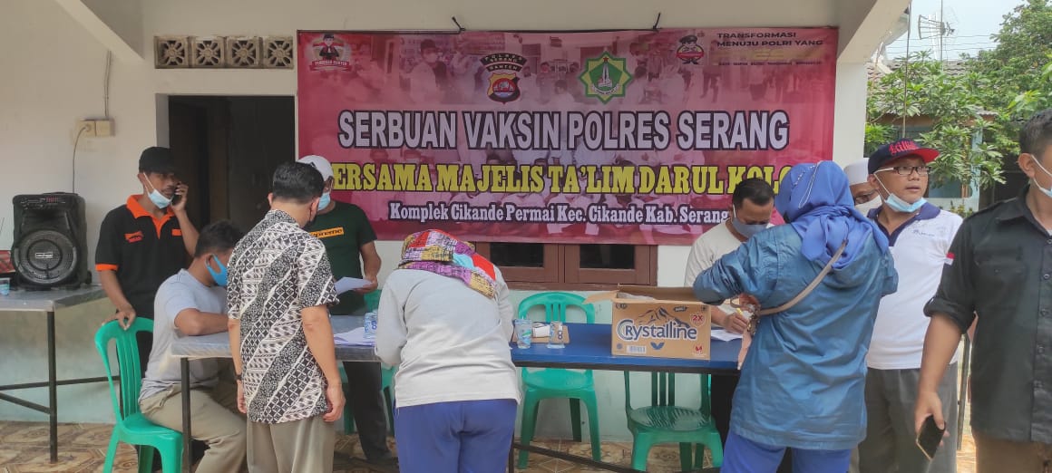 Polres Serang Gelar Serbuan Vaksinasi di Majelis Ta’lim Darul Kolot Cikande