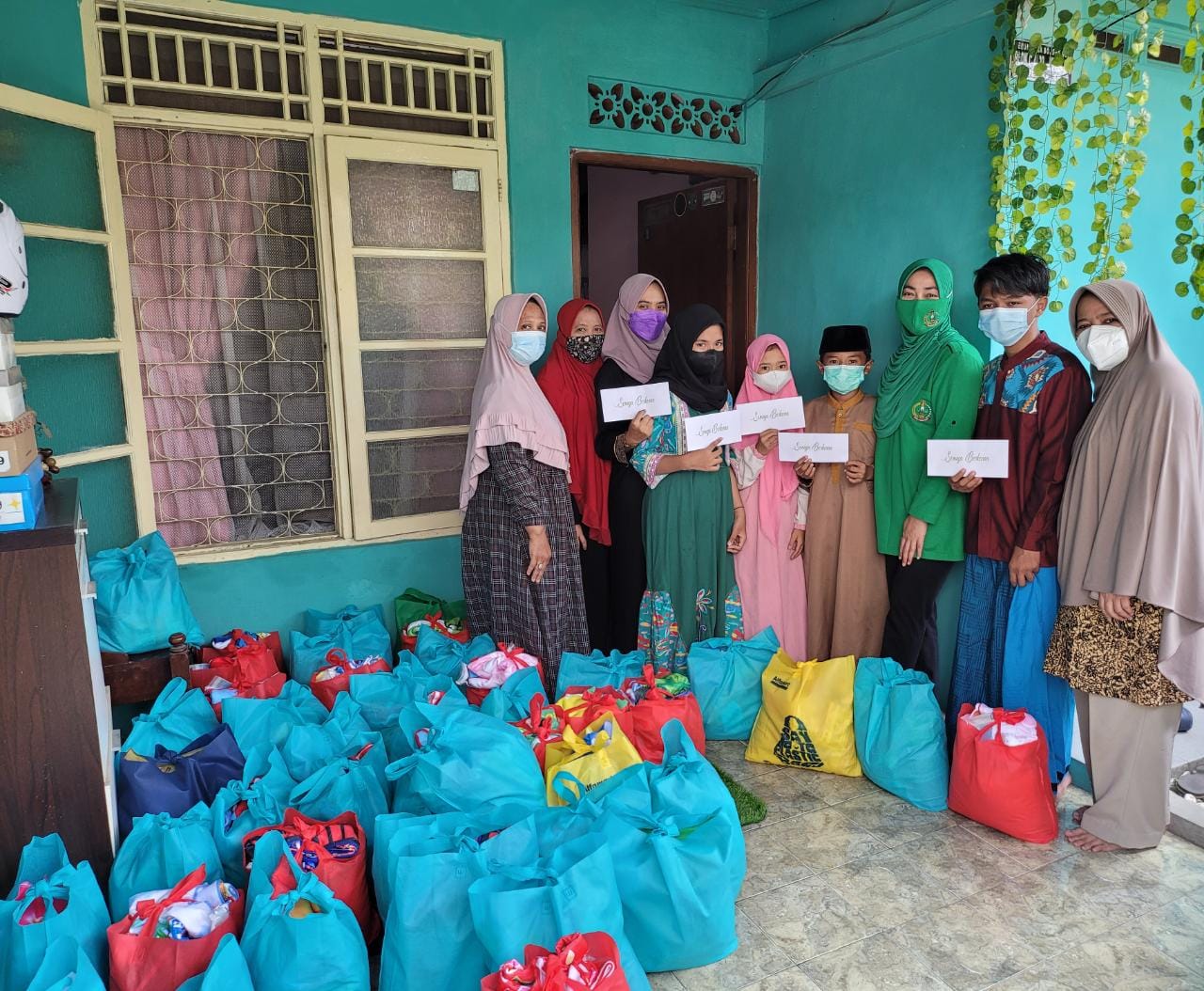 Jumat Berkah, Sebanyak 50 Anak Yatim Mendapatkan Paket Sembako dari Ketua Persit KCK Koorcab Rem 061/SK