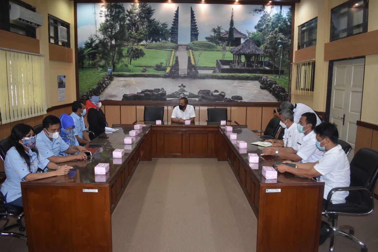 Jajaran Direksi LPP (Lembaga Penyiaran Publik) RRI Memberikan Tanah pada Pemkab Karanganyar untuk Musium