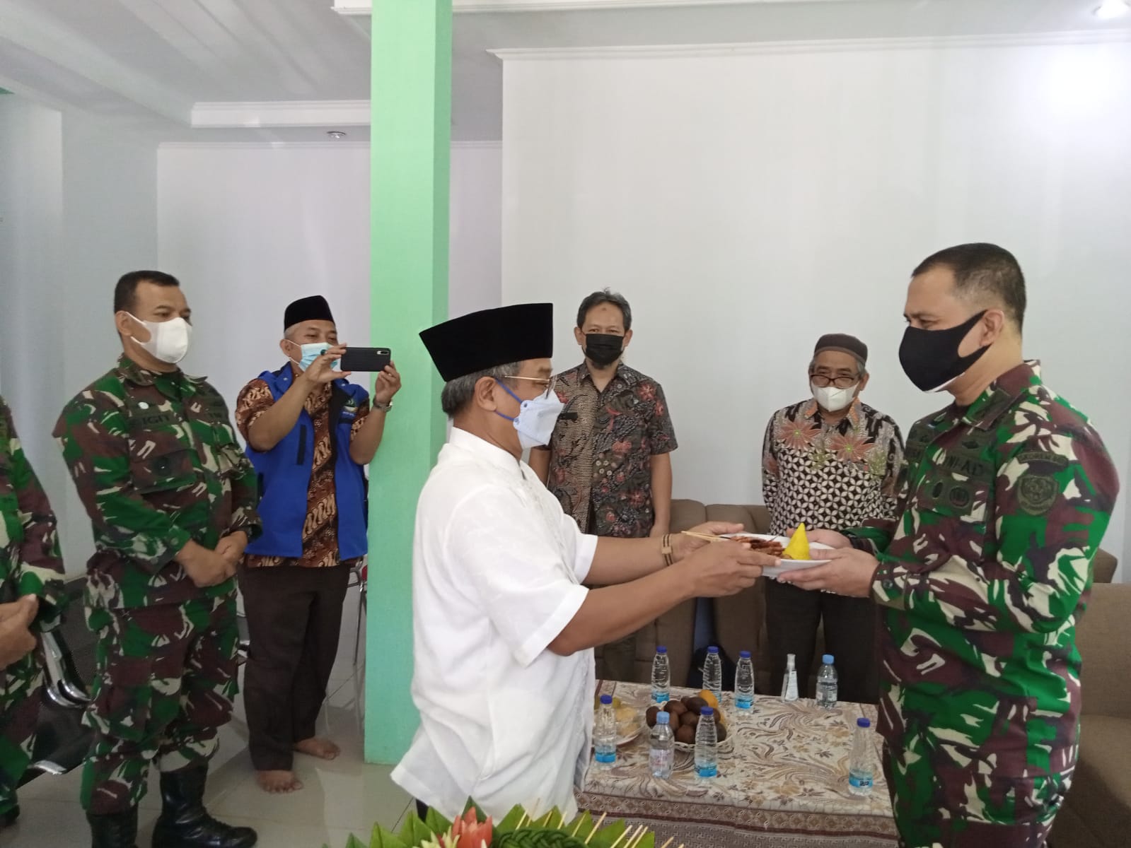 Gelar Acara Syukuran Peringati HUT Yayasan Bina Bangsa Sejahtera dan HUT Korem 061/SK ke 72 Dengan Pemotongan 