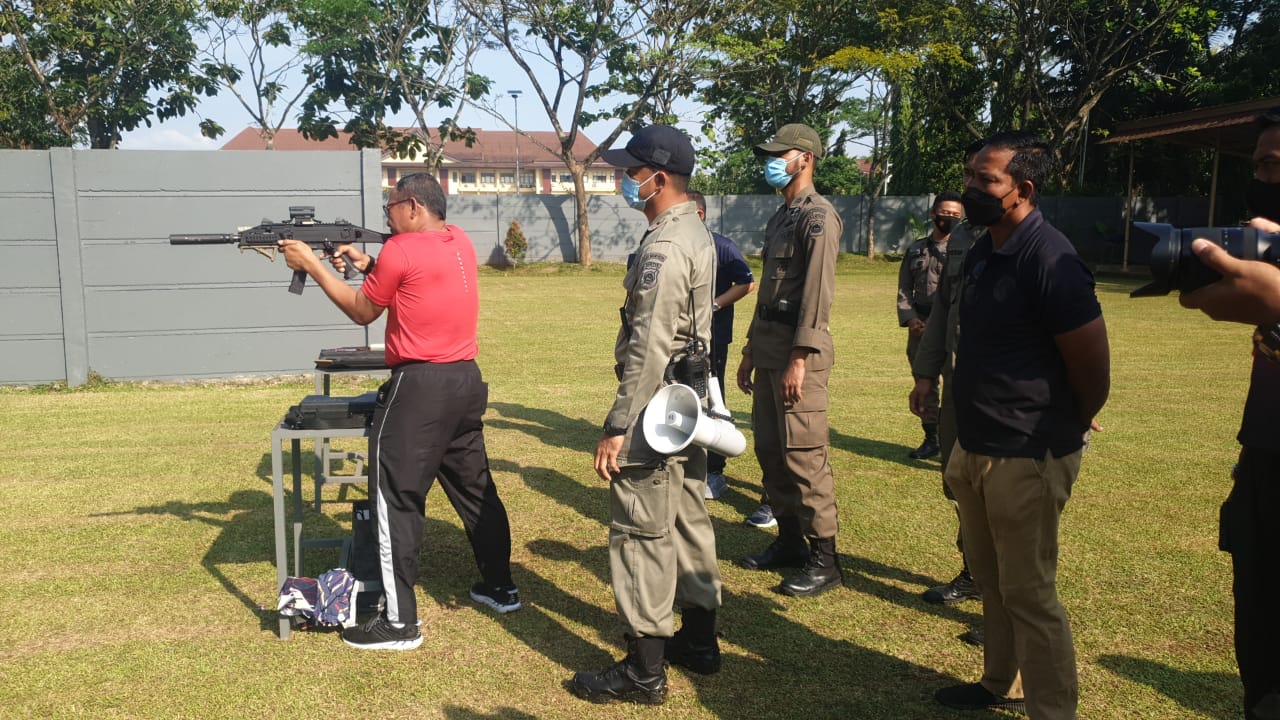 Jaga Sinergitas, Korem 064/MY Dan Polda Banten Gelar Latihan Menembak Bersama