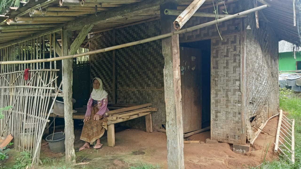 Kisah Pilu Nenek Mirah Asal Cisoka, Tinggal Sebatang Kara Di Rumah Reyot Yang Hampir Ambruk