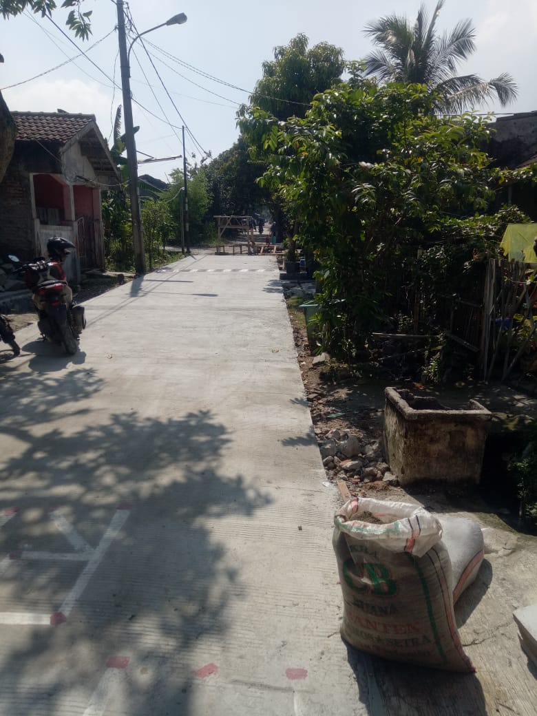 Warga Jalan Salak Perum Kirana Surya Rt 06/011. Ds Pasanggrahan Solear, Kecewa dengan Betonisasi yang Diduga T