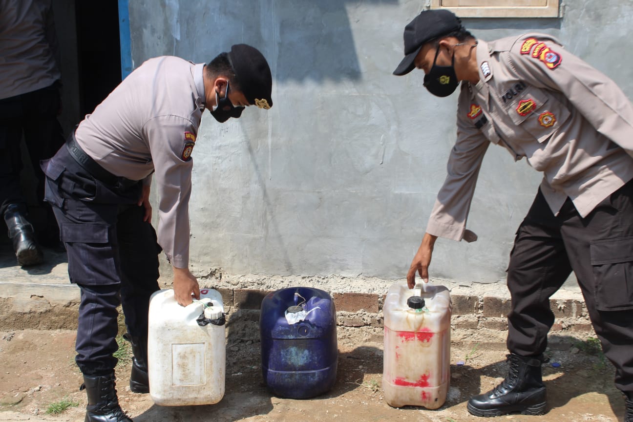 Hari Pertama Operasi Bina Kusuma II, Polres Serang Amankan Ratusan Liter Miras dan Lima Orang Diamankan