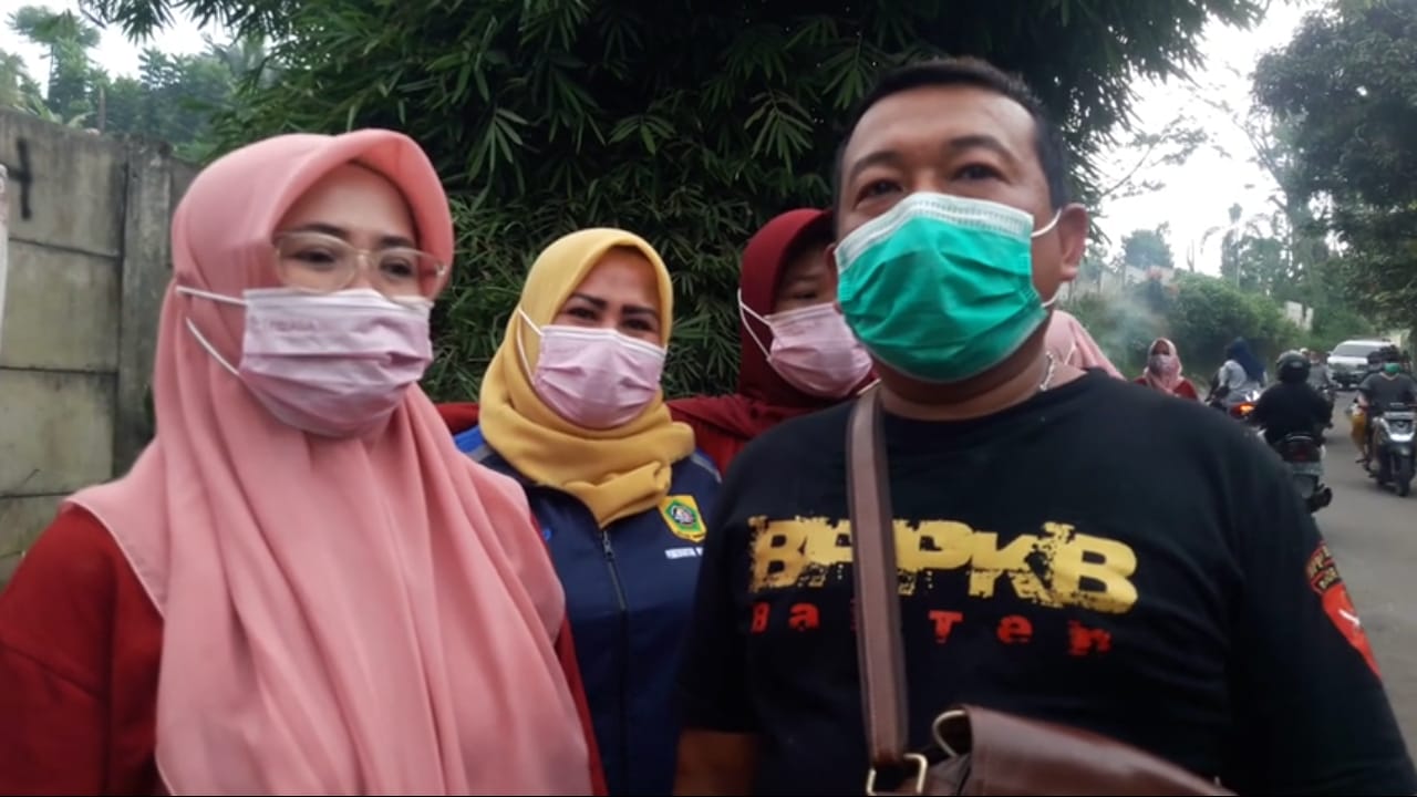 Ketua DPC Perindo Bersama Kader Posyandu Dan Group RCS Tamansari Kabupaten Bogor Melakukan Kegiatan Bersih Lin