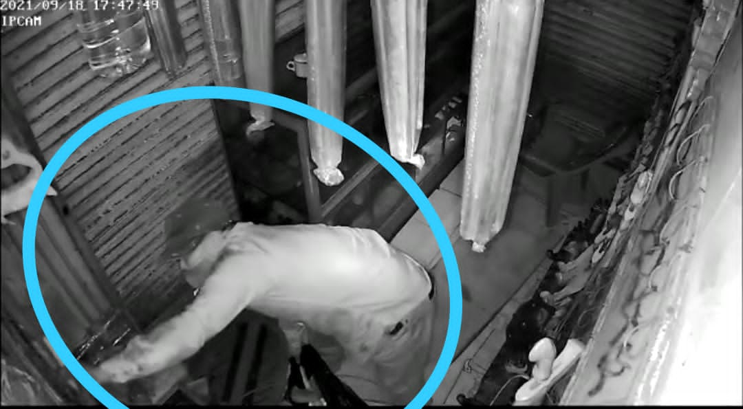 Toko Barang Pusaka Keris Pasar Turi Kebobolan, Pelaku Terekam CCTV