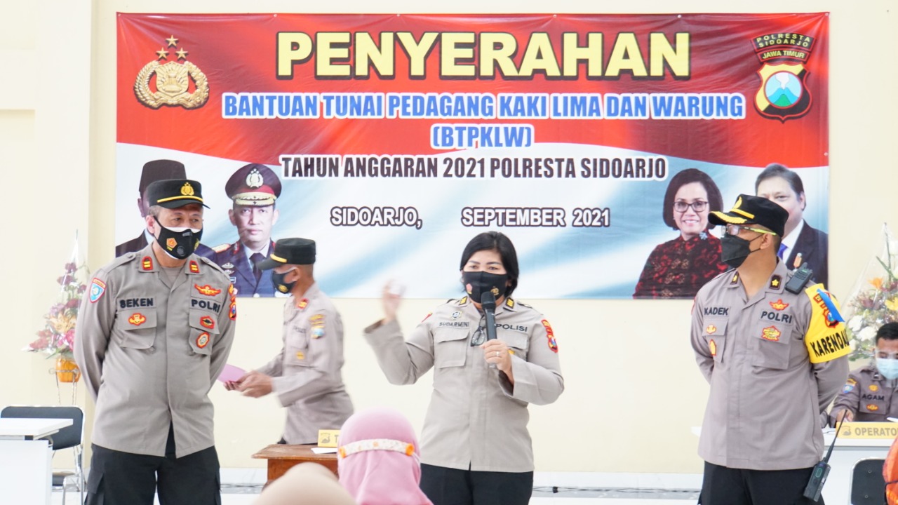 Polresta Sidoarjo Salurkan Bantuan Tunai PKL dan Warung Terdampak Covid-19