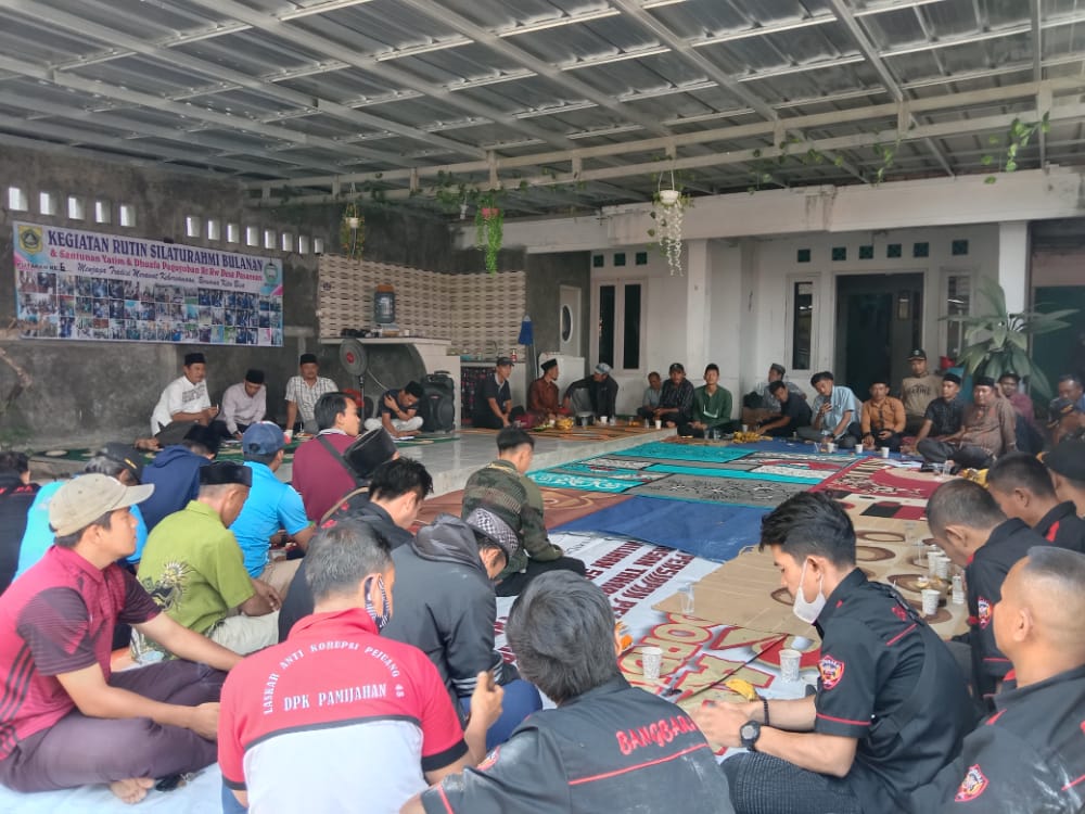 Kegiatan Bulanan Paguyuban RT/RW Pemdes Pasarean Gelar Santunan Yatim dan Dhuafa