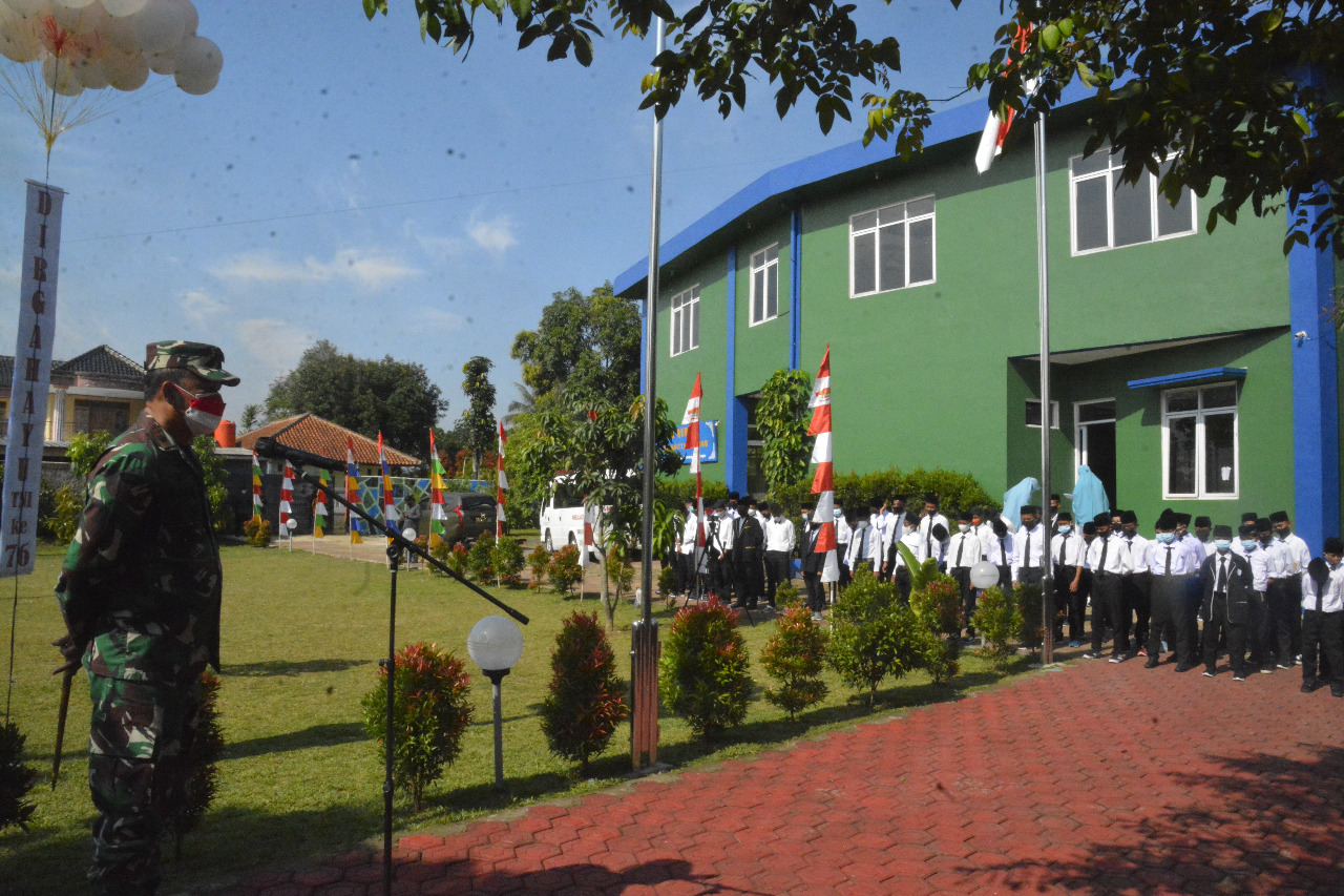 Danrem 061/SK Lakukan Peninjauan Serbuan Vaksinasi Covid-19 di Pondok Pesantren Rumah Qur’an Umar Bin Kh