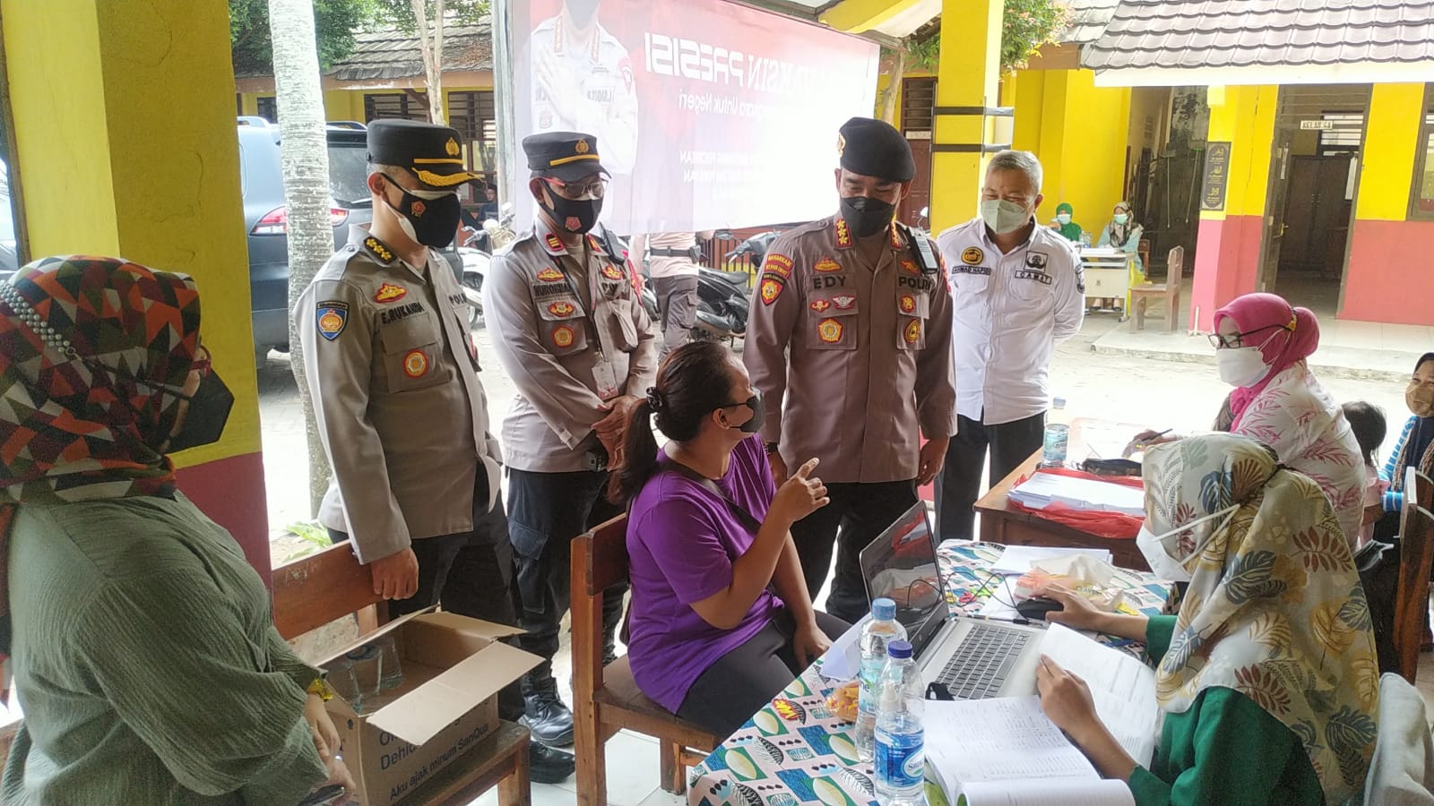 Dirpamobvit bersama Kabidkeu Polda Banten Pastikan Keamanan Pilkades di Wilkum Polsek Cisoka Tangerang