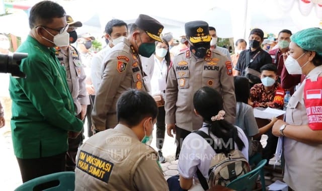 Kapolda Sumut Didampingi Kapolres Siantar Tinjau Vaksinasi Massal