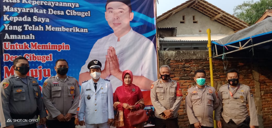 Cakades Terpilih Beserta Istri desa Cibugel Cisoka Sudarwan Amd. Kes, Jelang Pelantikan Foto Bareng Bersama Un