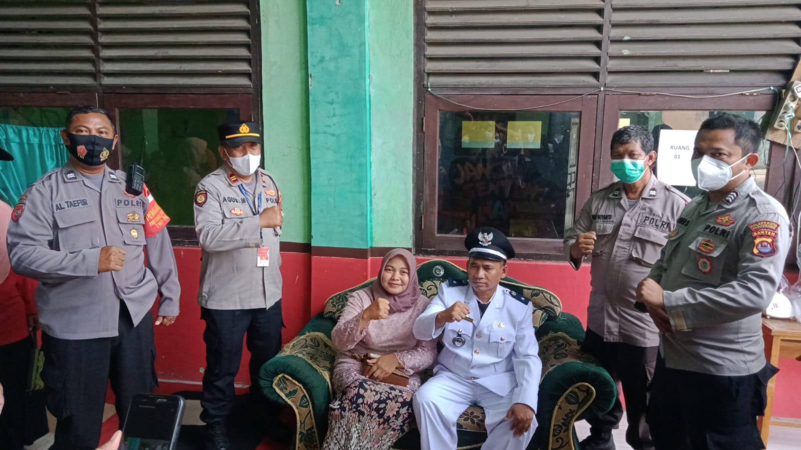 Unit Patroli Polsek Cisoka Dalam Rangka Giat PAM Pelantikan Kepala Desa Pasanggrahan Solear