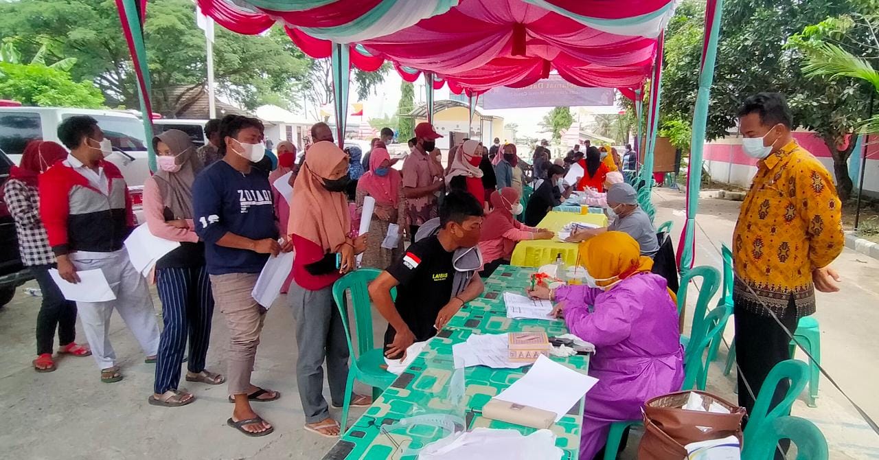 Masyarakat Antusias Ikuti Event Vaksinasi Massal Covid-19 di Kecamatan Jawilan