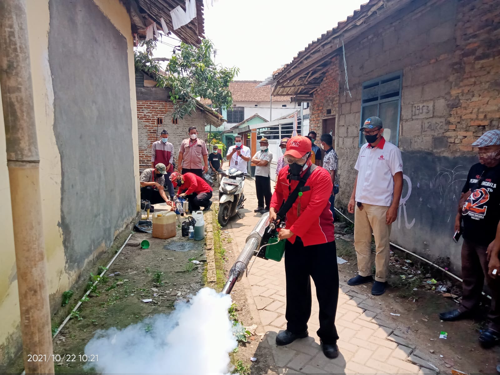 Masyarakat Terdampak Penyakit DBD, PT. Mayora Berikan Penyuluhan dan Pogging Lingkungan Dari Dana CSR