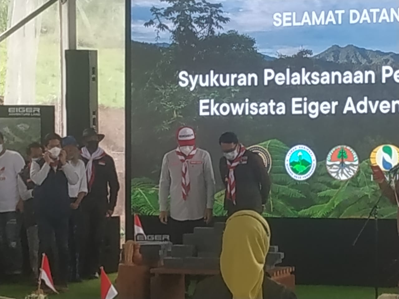 Sasar Kelompok Rentan, JQR Gelar Bakti Sosial Bersama Eiger