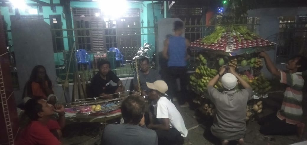 Jelang Acara Maulid Nabi SAW, Pemuda SBR Bergotong Royong Membuat Dongdang