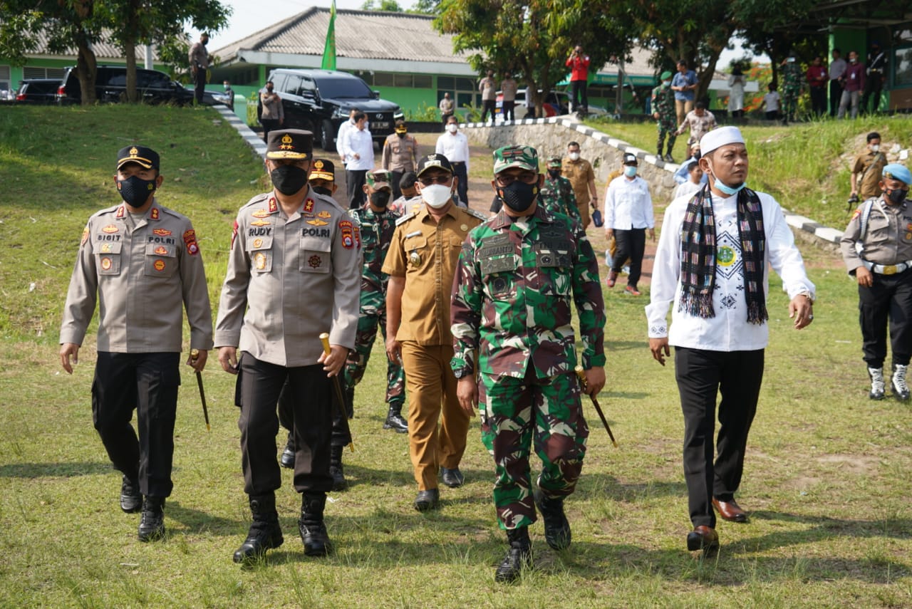 Danrem Hadiri Kegiatan Vaksinasi dan Baksos Alumni Akabri 89 di Alun-alun Cilegon