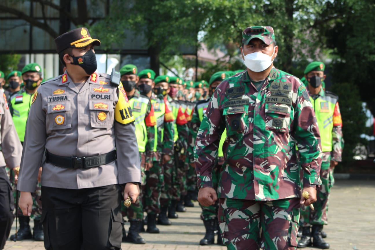 Polres Serang Laksanakan Apel Pegeseran Pasukan PAM TPS Pilkades Serentak Tahun 2021 di Kab Serang