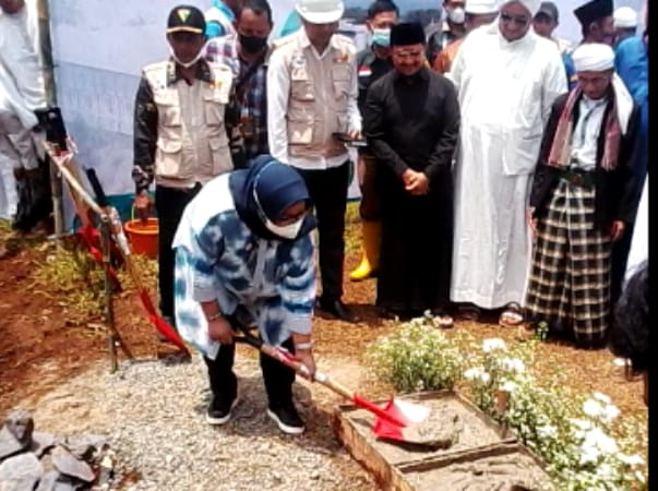 Bupati Bogor Hadir pada Acara Peletakan Batu Pertama Masjid dan Ponpes Ar- Raudhoh Cabang Pamijahan Pimpinan A