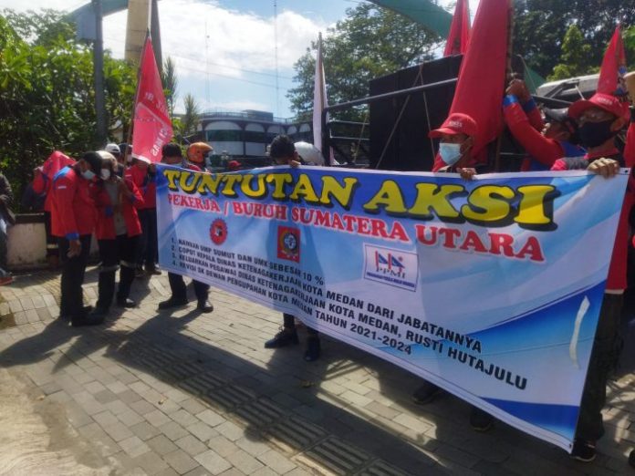 Demo di Kantor Wali Kota Medan, Serikat Pekerja Minta Naikkan Upah