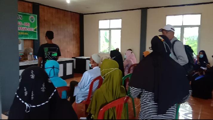 Pemdes Cibitung Tengah Tenjolaya Bogor Menyalurkan Bantuan BLT DD Tahap 10