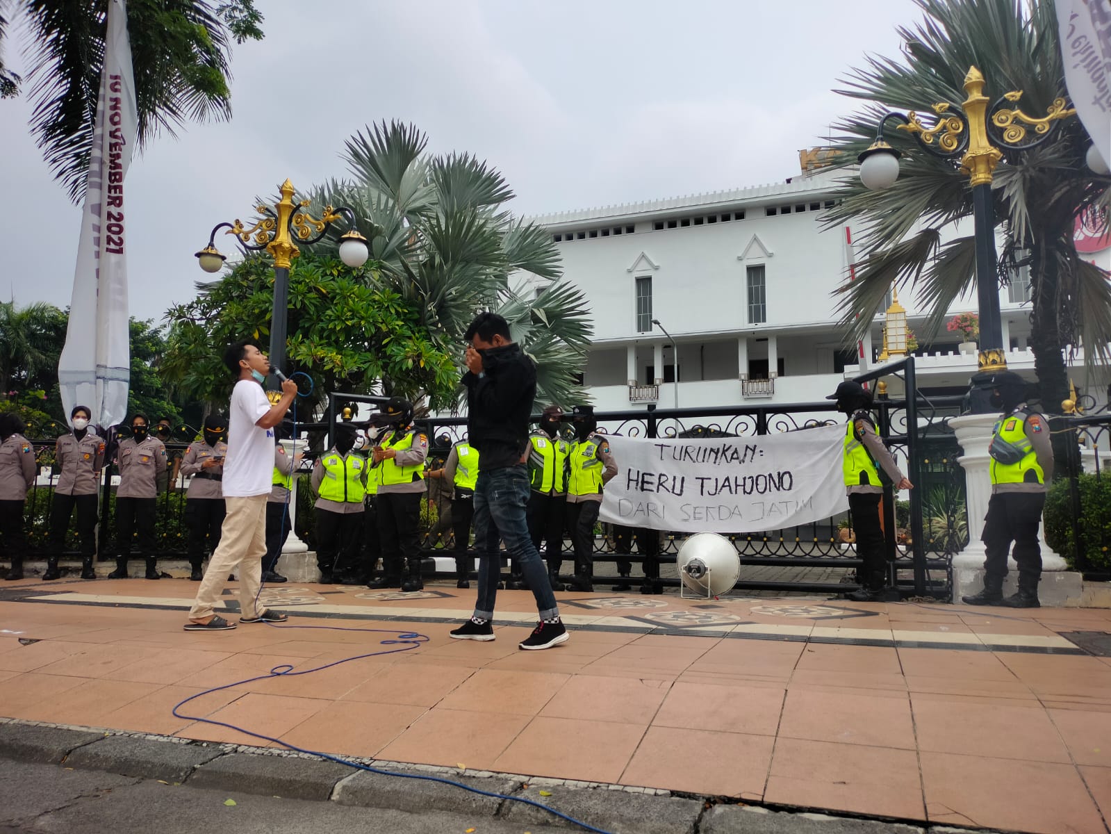 Tuntut Gubernur Angkat Heru Tjahyono Jadi Senkda Seumur Hidup