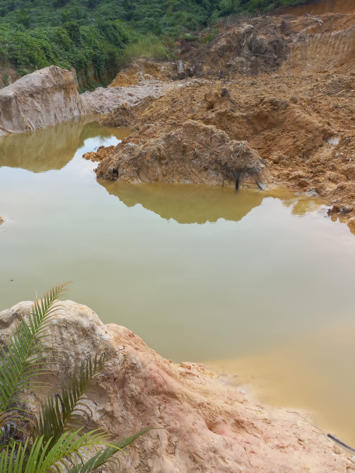 Dua Anak Tewas Tenggelam di Bekas Galian Excavator Lokasi Quarry PT PAM Kebun Sayur