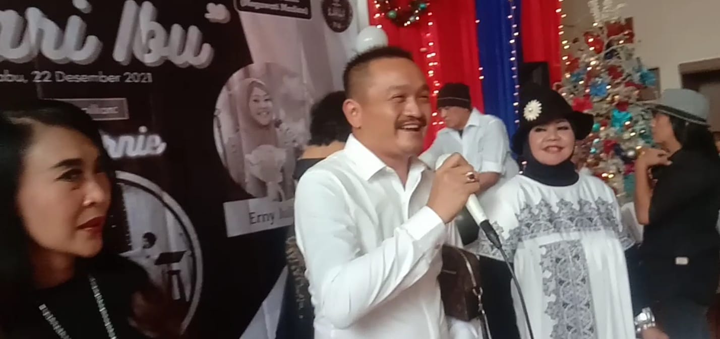 Keren! Tommy hadiri peringatan hari ibu dengan penampilan Duo Ernie