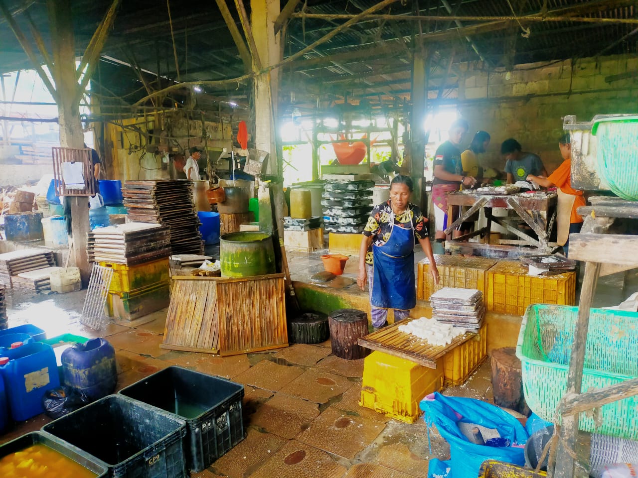 Usaha Dagang Anugrah Produksi Tahu di Desa Karang Harja Cisoka Menjerit Bahan Baku Mahal Tidak Teruji