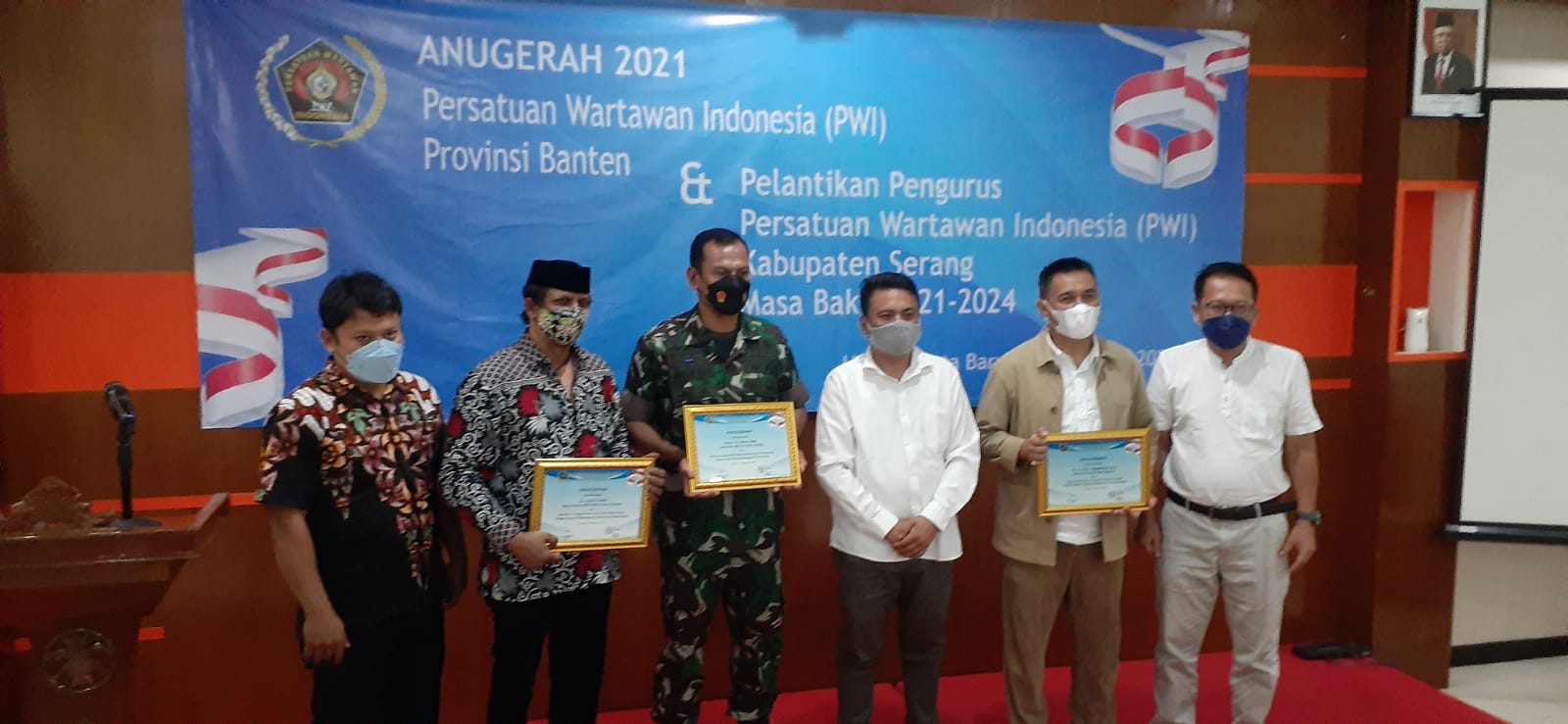 Kapten Inf Jakson Beay Raih Anugerah Dari PWI Banten