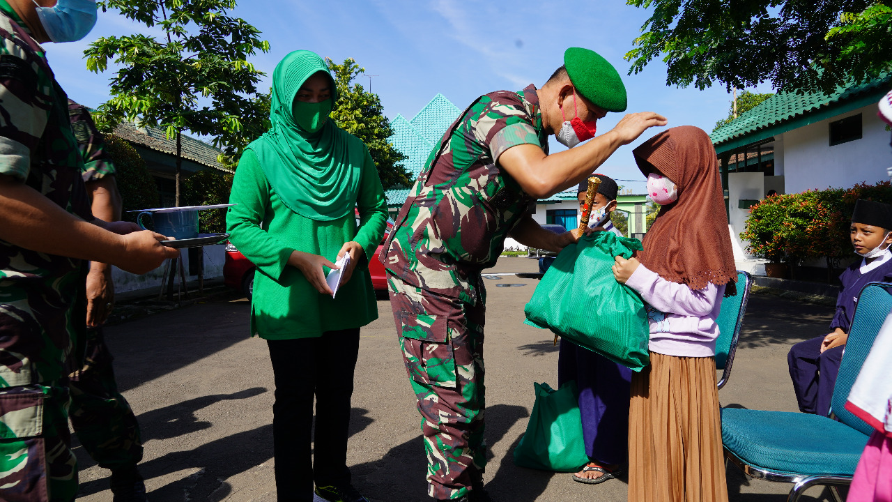 Danrem 061/SK Salurkan 100 Paket Sembako Kepada Anak-Anak Yatim Piatu dan Disabilitas di Kota Bogor