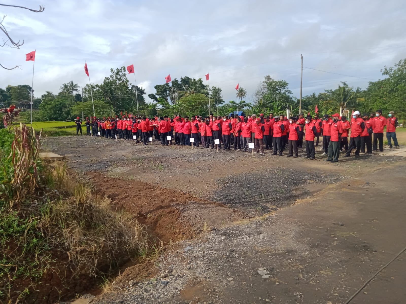 Ulang Tahun PDI Perjuangan yang ke 49 Kabupaten Karanganyar Dilaksanakan di Embung Jikut Gondang Manis Karangp