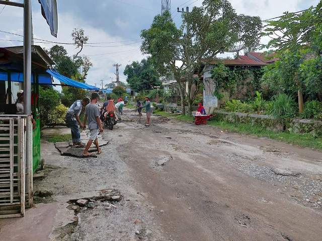 Terkait Jalan Rusak Dinas PUPR Kabupaten Simalungun Harus Tungu Anggaran Dana Rutin 2022