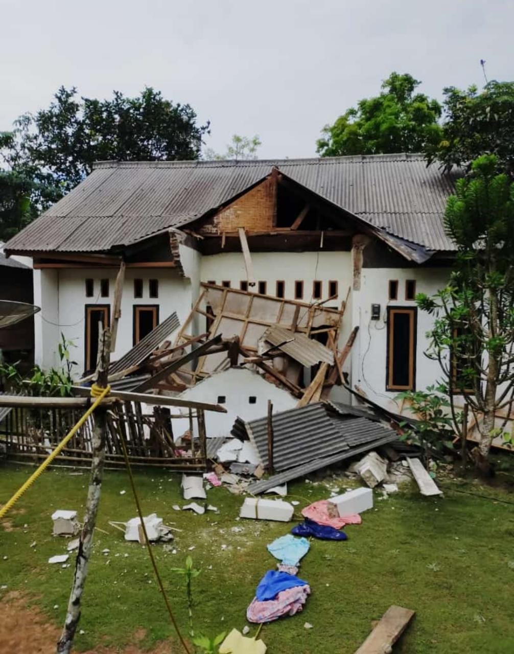 Gempa berkekuatan 6,7 Skala Ricter Mengguncang Pandeglang-Banten, Beberapa Rumah Warga Rusak Berat