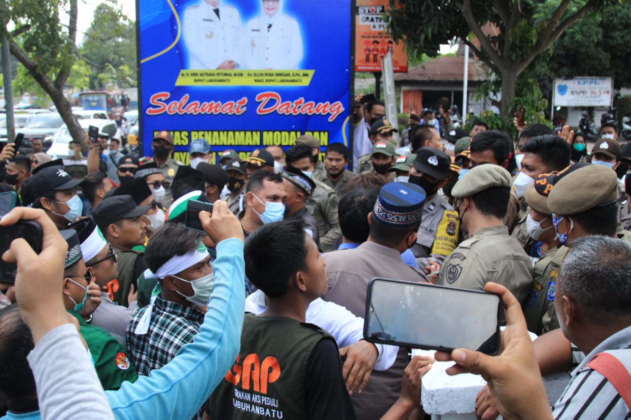 Ingkar , Dinas Perijinan Labuhanbatu Dituntut Janji Oleh Al-Uois