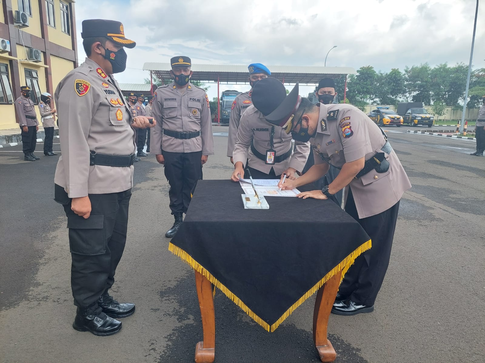 Polres Serang Laksanakan Upacara Serah Terima Jabatan Wakapolres Serang