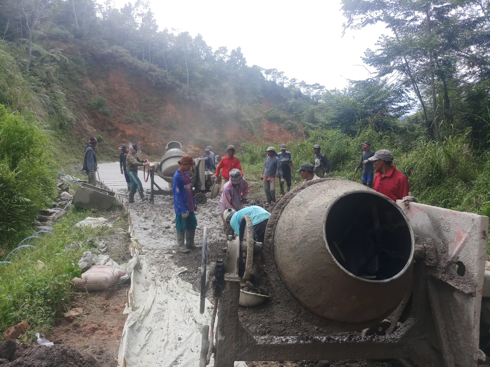 Gerak Cepat Pemulihan Infrastruktur Jalan, Pemerintah Desa Pasir Madang Optimis Selesai Target