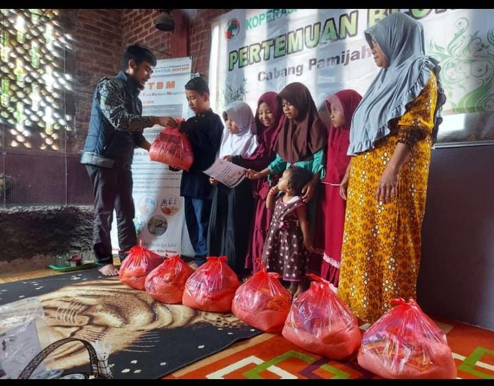 KSPPS BAIK Cabang Pamijahan Santuni Anak Yatim