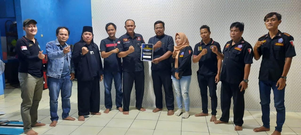 H.Hamdan Ketua BPPKB DPC Kabupaten Tangerang Serahkan SK DPAC Jayanti