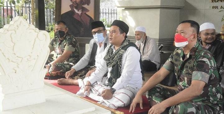 Rutinitas Kegiatan Jumat Wage Tiap Bulannya, Danrem 061/SK Hadiri Kegiatan Sholawat Nabi di Kelurahan Empang B