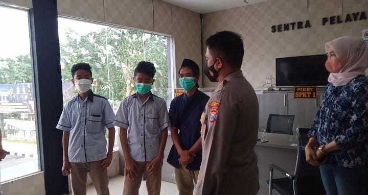 Orang Tua Siswa Korban Pemukulan Oleh Oknum Guru Mengadu ke Polrestabes Surabaya