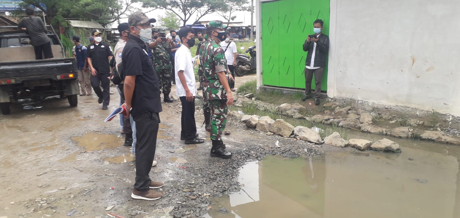 Dandim 0510/Trs Datangi Lokasi Banjir untuk Memastikan Semua Ditangani dengan Baik