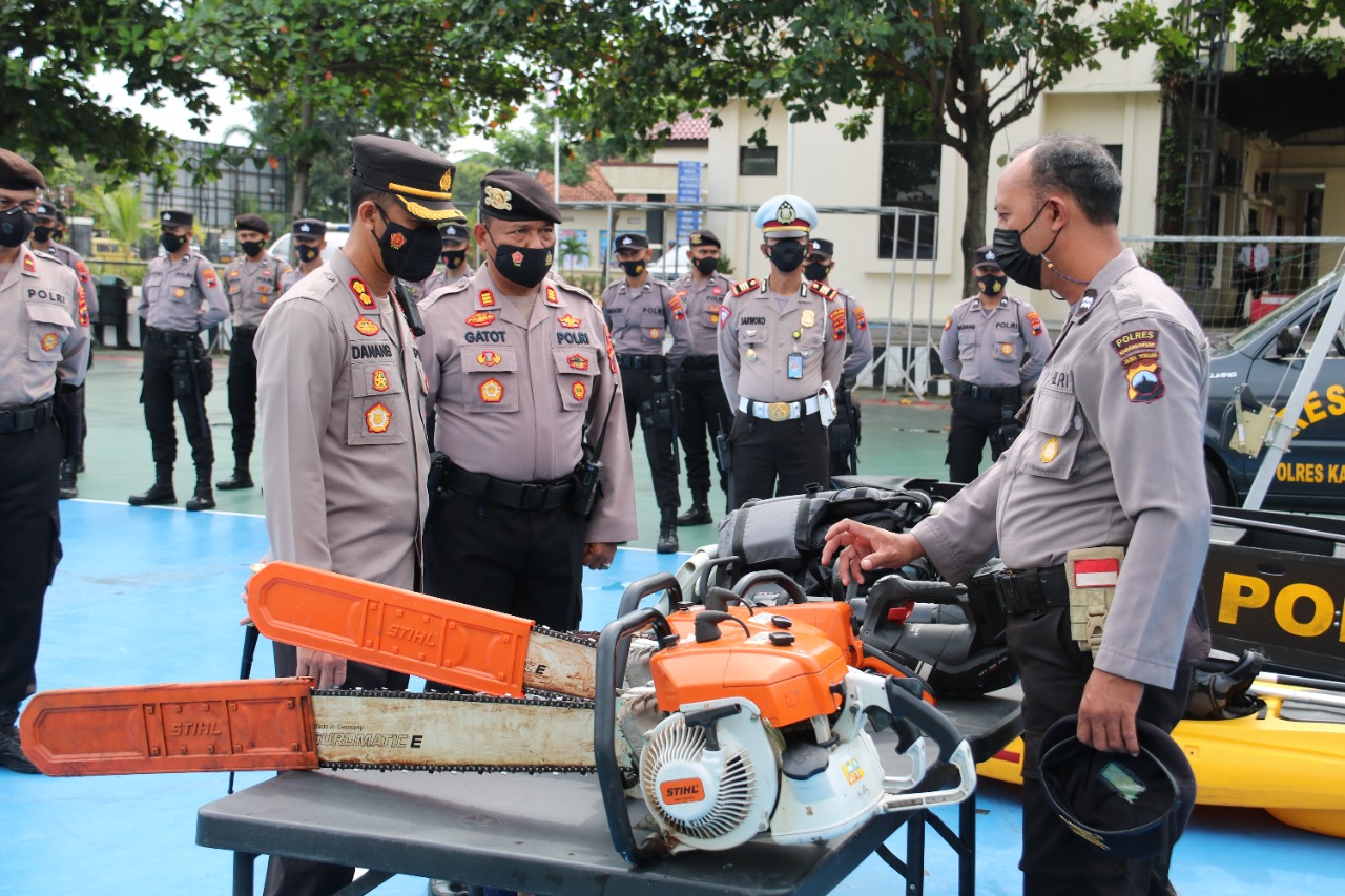 Kapolres Karanganyar Cek Perlengkapan SAR, Pastikan Kesiapan Sat Samapta Antisipasi Bencana Alam