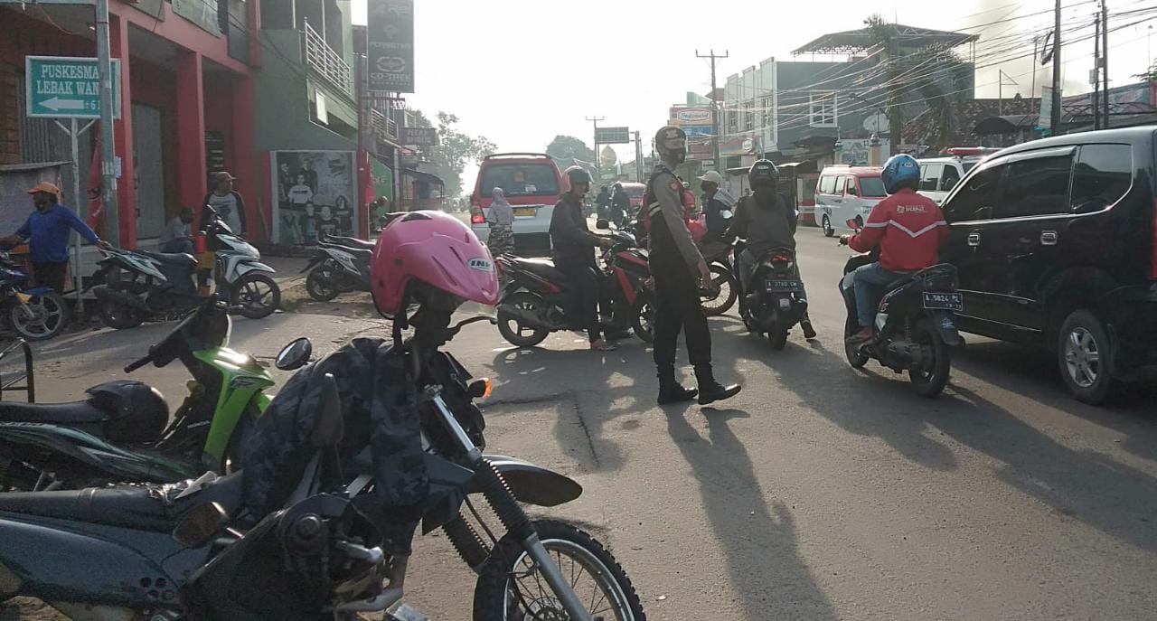 Berikan Rasa Aman Bagi Pengguna Jalan Personel Sat Samapta Polres Serang Laksanakan Turjawali