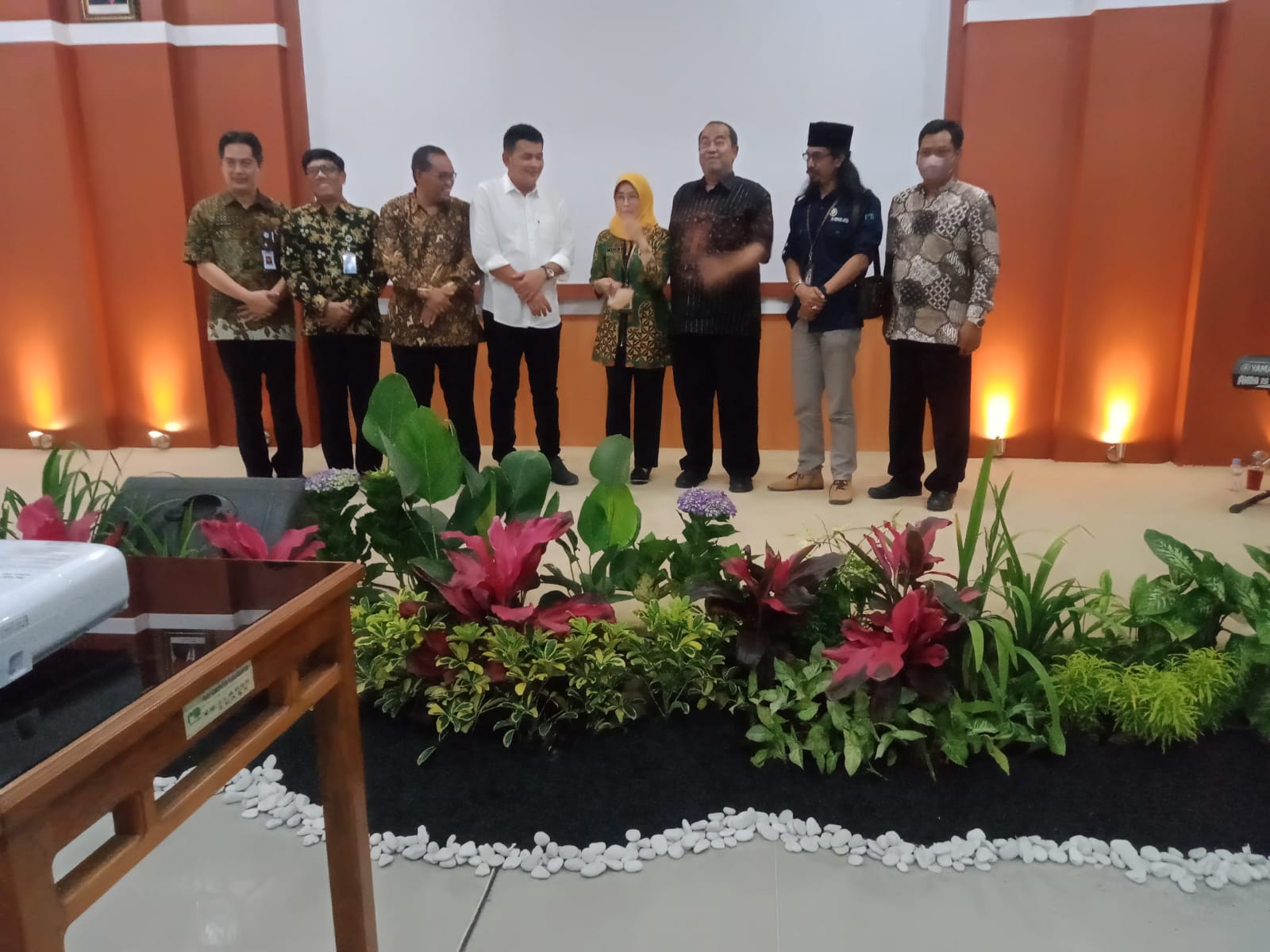 Ultah ke 39, PUDAM Tirta Lawu Meresmikan Gedung dan Launcing Unit Baru Pabrik Es Kristal