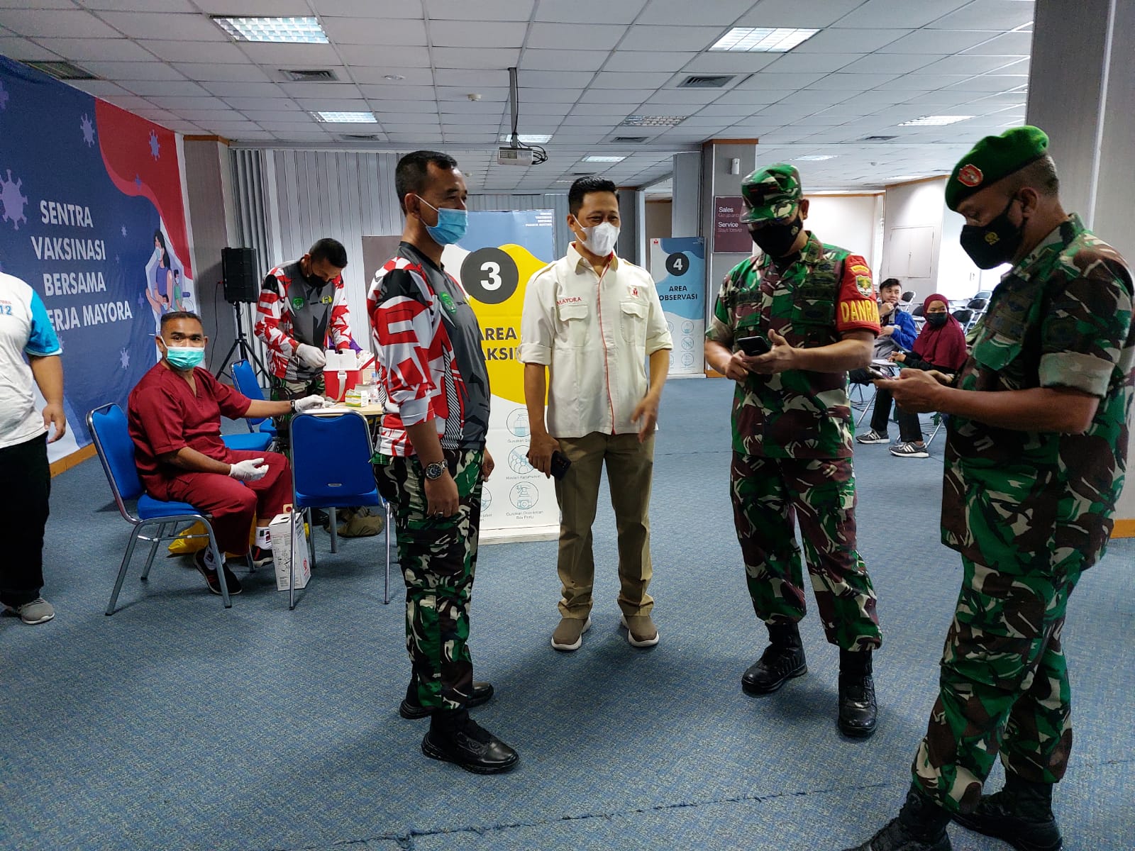 Danramil 04 Cikupa Dampingi Kasdim Monitoring Persiapan Vaksinasi Booster